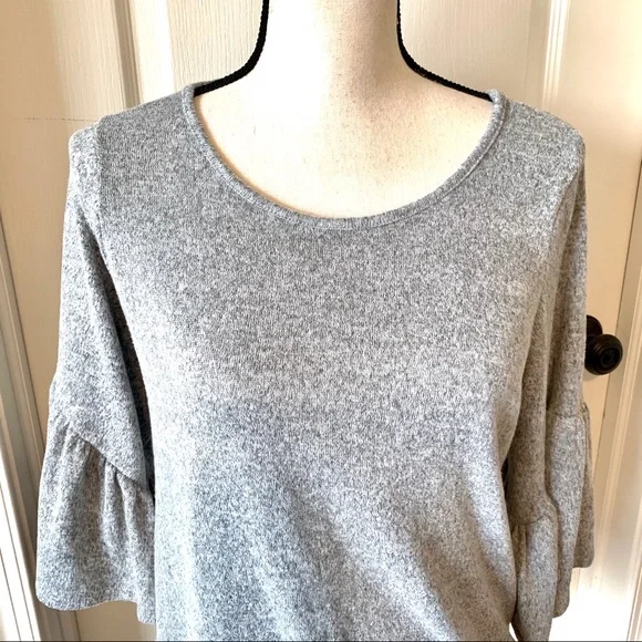 CAUTION TO THE WIND Knot Front Knit Top—SZ. Small - Picture 2 of 11